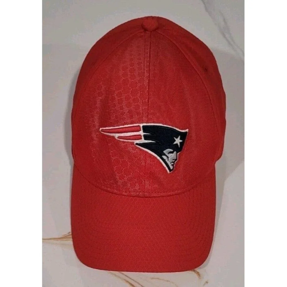 New England Patriots Hat Red Mesh Head Logo New Era 39Thirty M/L NFL